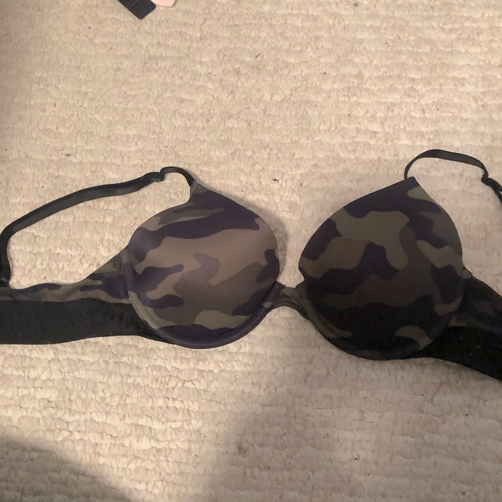 Victoria’s Secret pink wear everywhere push-up 34C